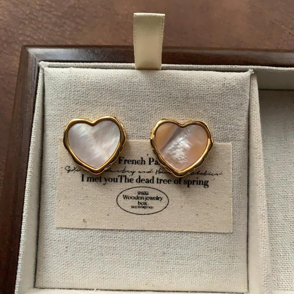 Gentle And Delicate Geometric Fritillary Stud Earrings, Niche And Versatile, Elegant And Simple, High-End Luxury Earrings, Women