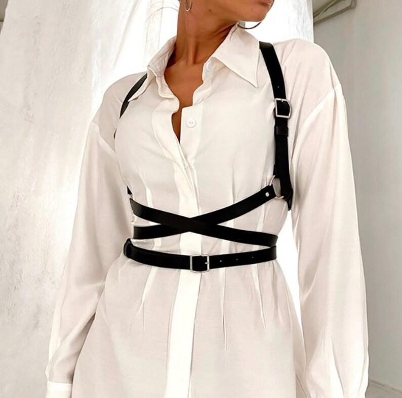 PU kůže Body Harness Pasový stahovák a Zdrženlivý Zavazovací Doplněk