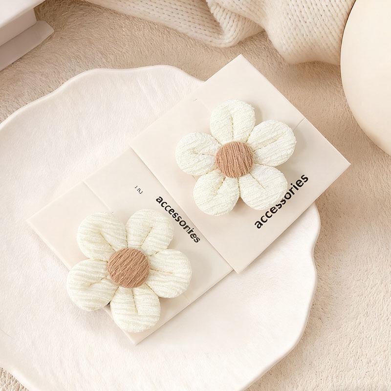 Charming Floral Baby Hair Clip – Elegant & Simple Women's Bangs Accessory