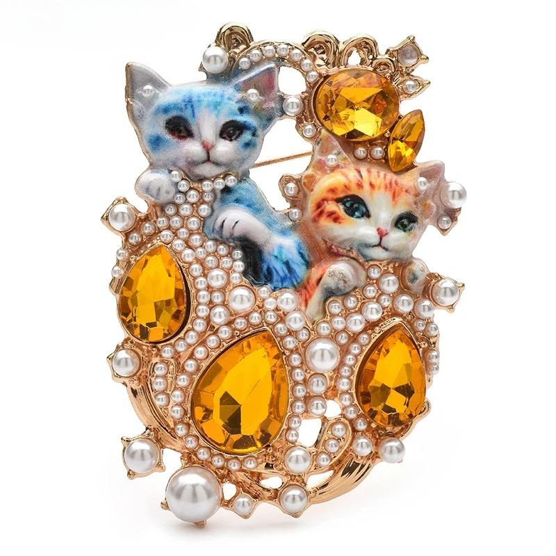 Lovely Cats Brooch Pins Enamel Royal Style Pets Lapel for Women's Clothes Badge Gifts
