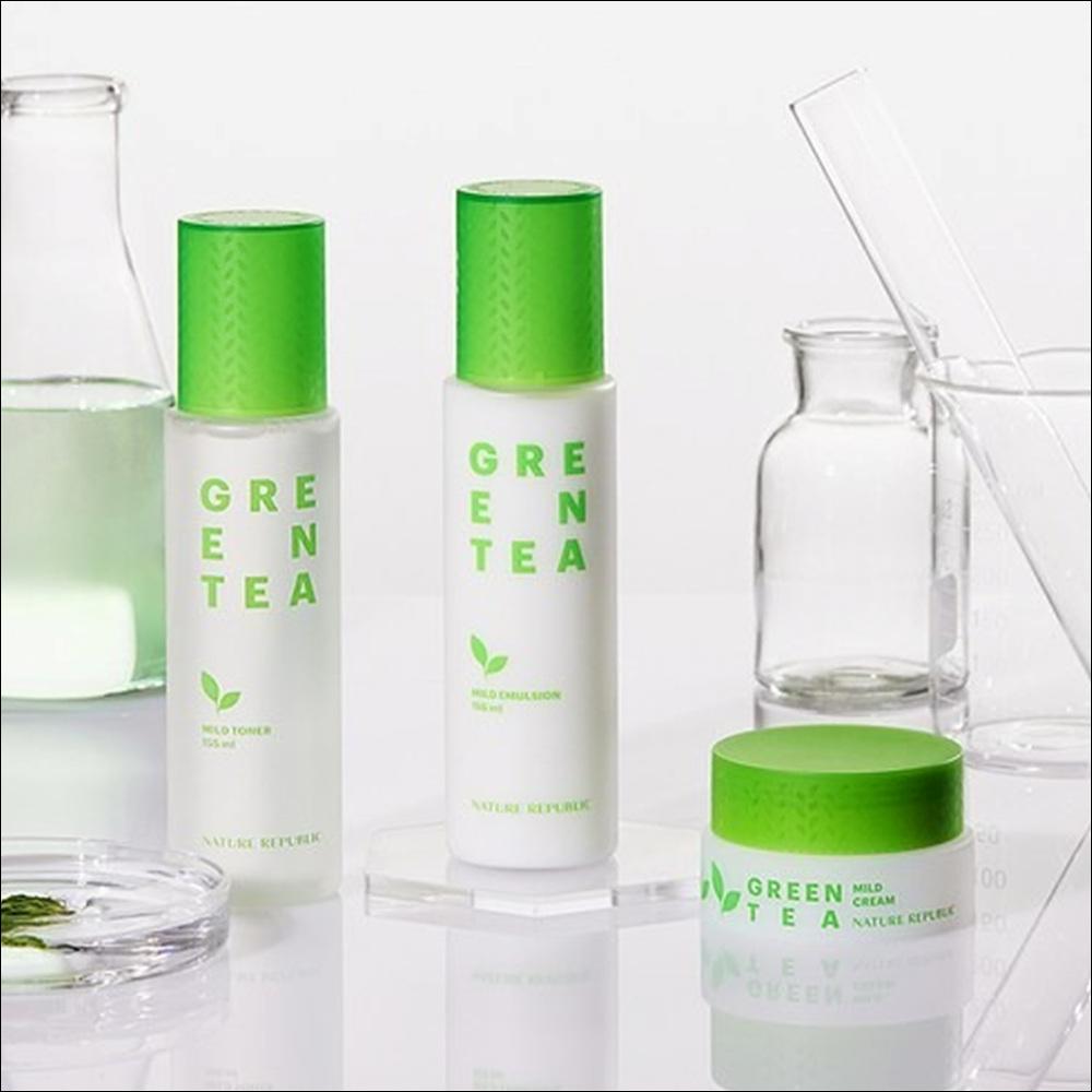 Nature Republic Fresh Green Tea Skincare Set (Full Hydration Set: Toner + Emulsion + Cream + Travel Gifts)