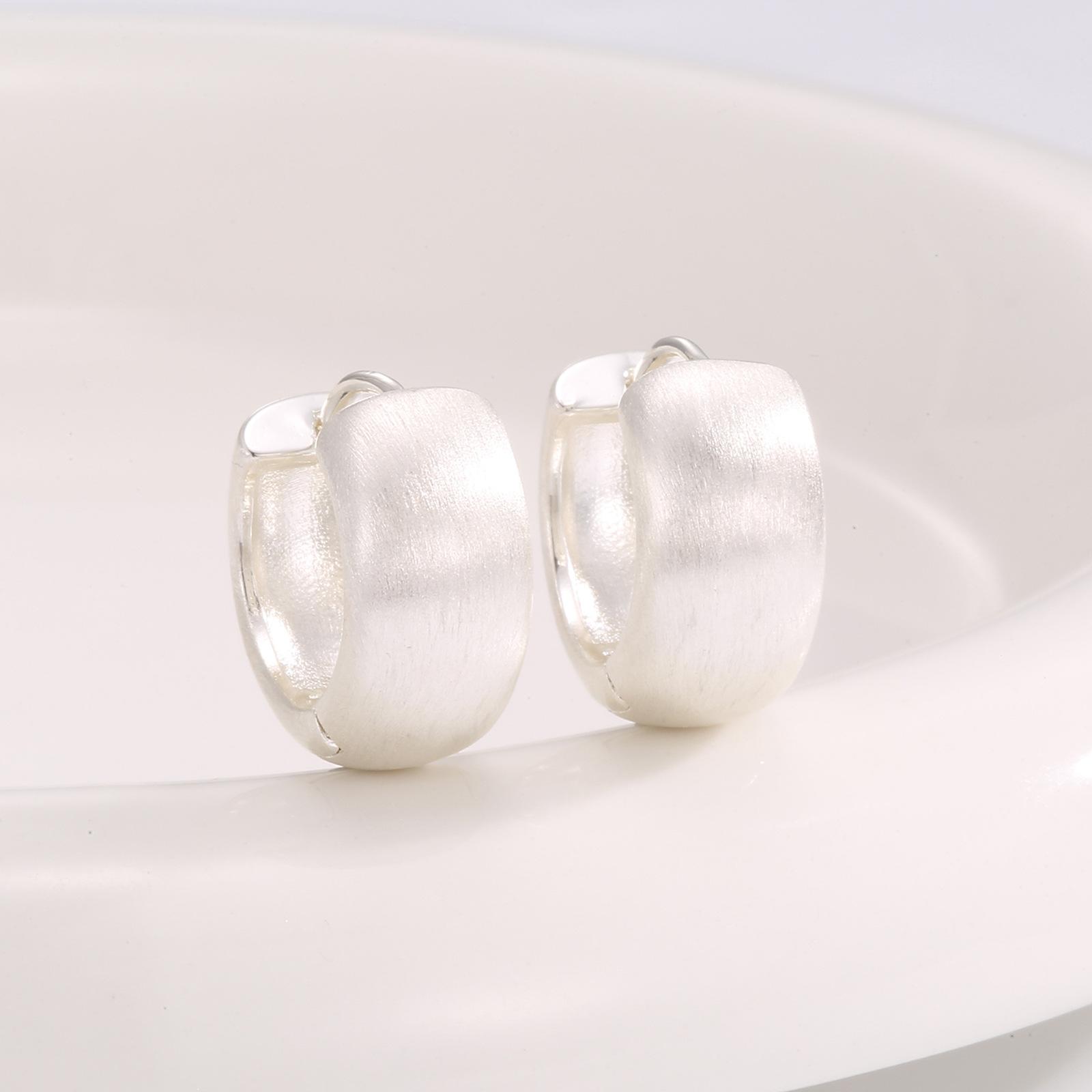 

Серьги-украшения Candy brushed craft, премиальное чувство, для поездок в холодную погоду, универсальное, с широким краем, утолщенное, простое кольцо, застежка на ухо