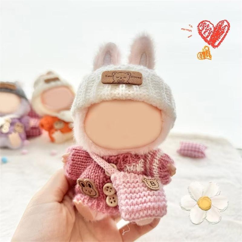 Stilvolles Strickbekleidungsset für 17cm Puppen mit modischem Pullover, Mütze und Tasche. Großartig für Sammler- und Kinderpuppen.