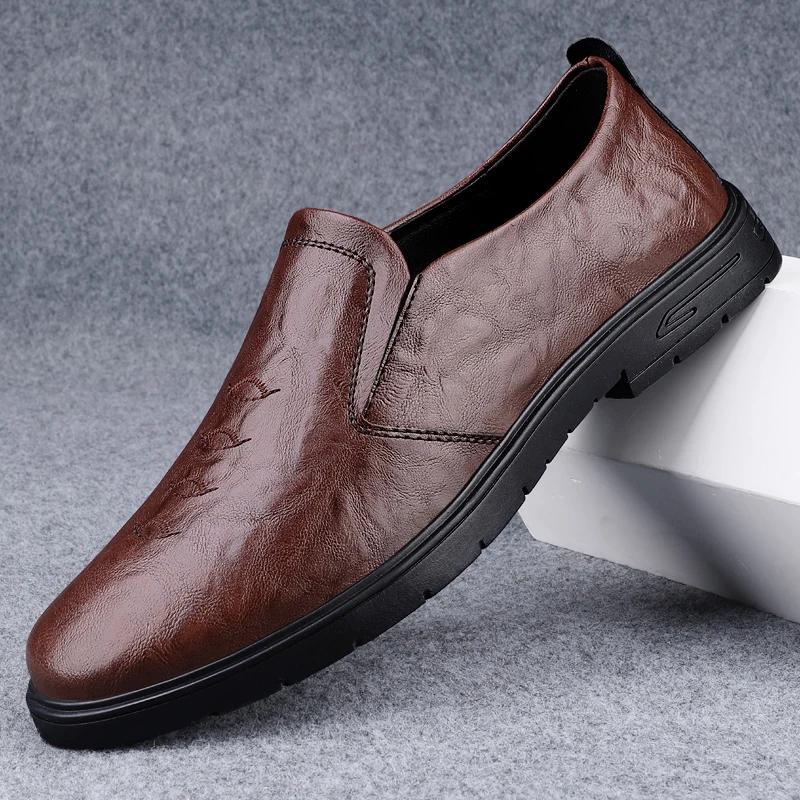 Mode Frühling Neu Businesskleid Rändelung Slipper Herren Freizeit Lederschuhe Slipper zum Fahren Flach Mode Luxus Designer Marke Mokassins