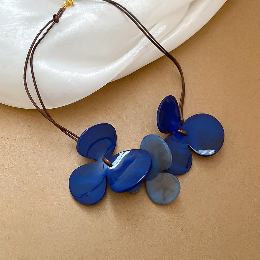

Minar Statement Double Color Blue Acrylic Large Three Flowers Pendant Necklaces for Women Femme Layered Wax Rope Chain Chokers 63cm синій