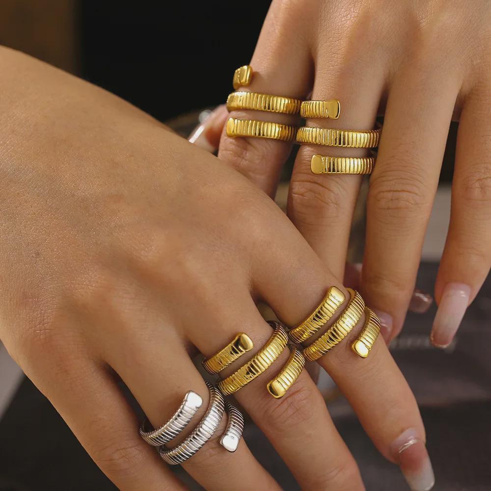 Europäisch-amerikanischer Titanstahlring mit geometrischem Faden, 18 Karat vergoldet, nicht verstellbar.