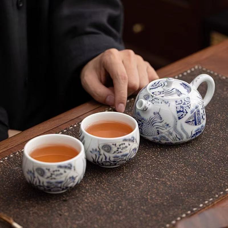Сине-белый фарфоровый китайский чайный набор для кунг-фу 1 чайник с 2 чашками Премиальный домашний керамический чайный набор