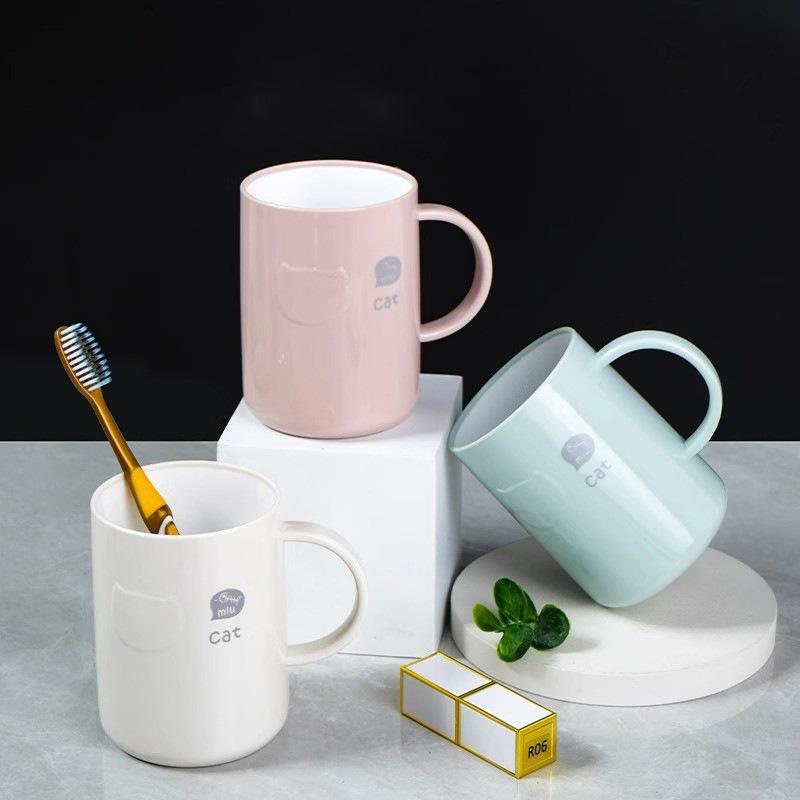 High-Quality Cute Couple Cartoon Toothbrush Cup