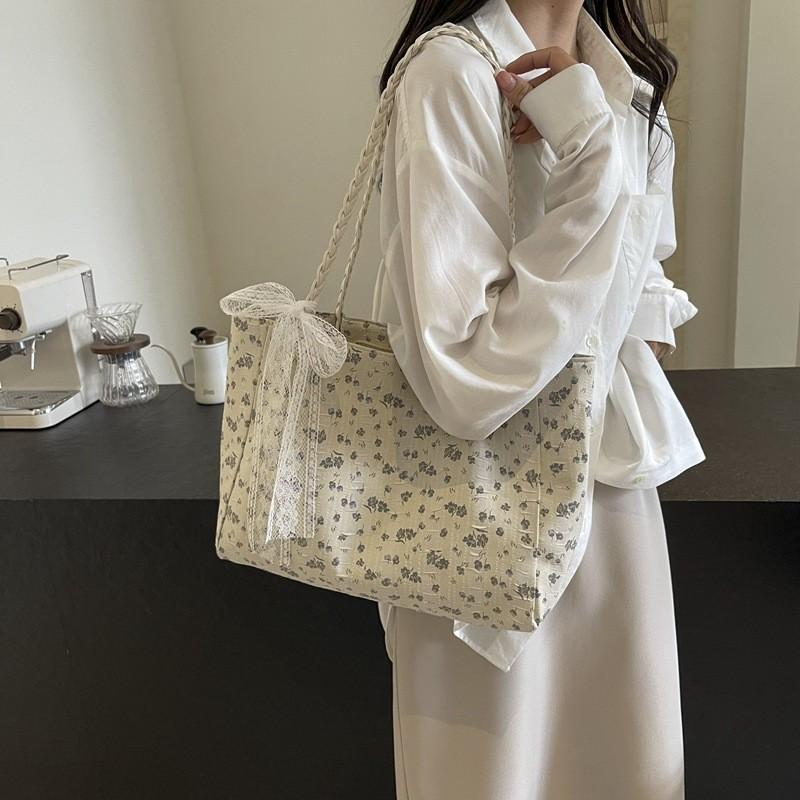 Chic Street Style Canvas Tote Bag For Women With Soft Texture And Spacious Design Ideal For Commuting