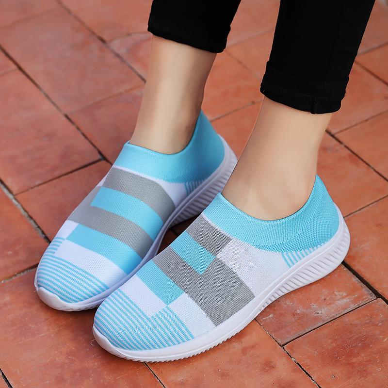 Light Women's Running Sports Shoes Breathable Mesh Knitted Walking Shoes Soft Flats Slip-on Casual Sneakers