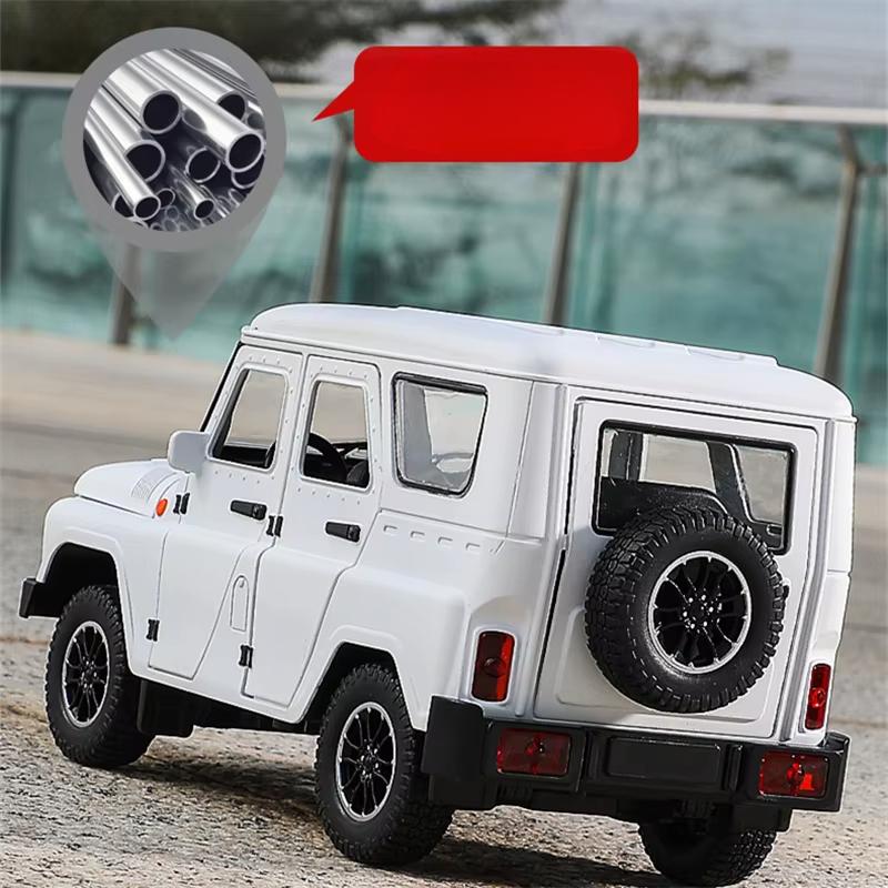 1/18 Scale UAZ Hunter Alloy Car Model Diecasts Metal Off-road Vehicles Car Model Sound and Light Simulation Collection Kids Toys Gifts