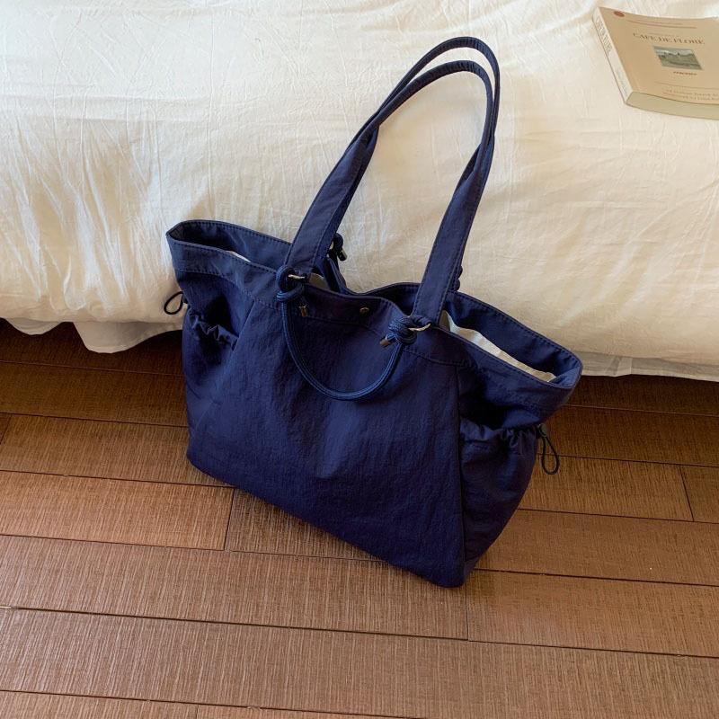 

Niche large-capacity bag women s winter new casual short-distance travel bag lazy wind shoulder bag синій