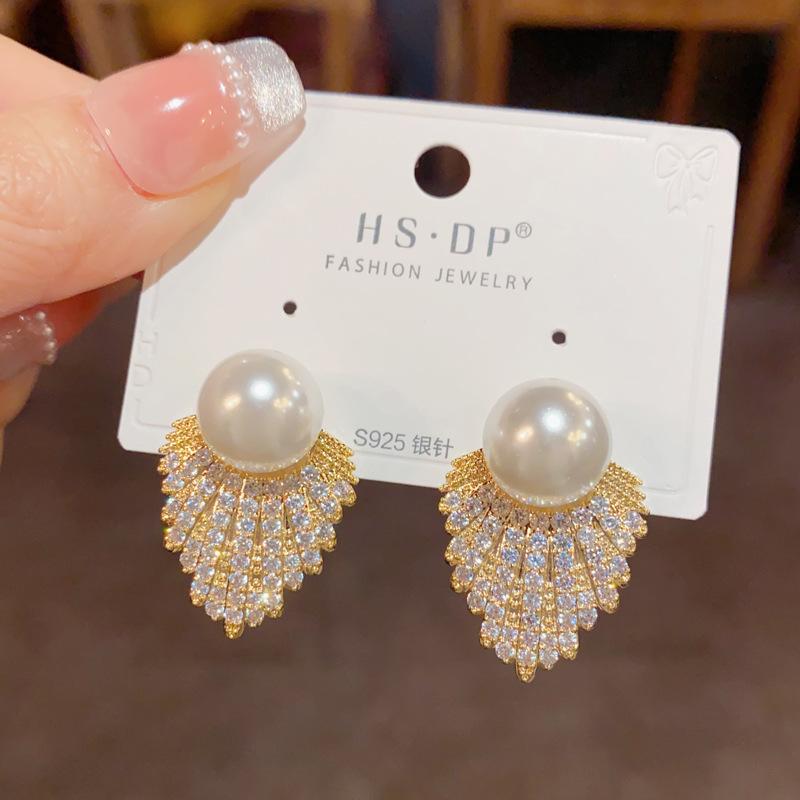 

Angel Wing Dazzling Crystal Rhinestone Imitation Pearl Stud Earrings for Women Hyperbole Punk Geometry Party Zircon Gift