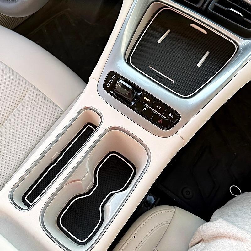 For Geely Xingyuan Center Console Wireless Charging Pad Silicone Water Cup Slot Pad Car Interior Decoration Supplies