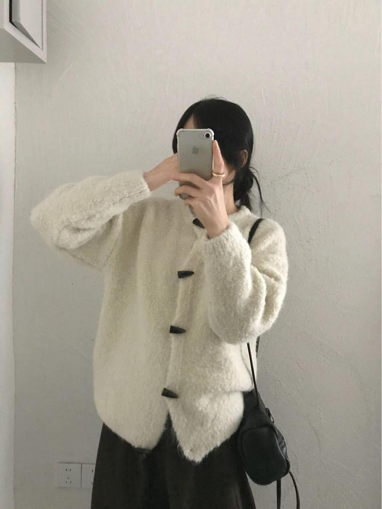 Japanese Style Soft Lamb Toggle Sweater - Women's Thickened, Cute, Comfortable Coat for Autumn 2025, White.