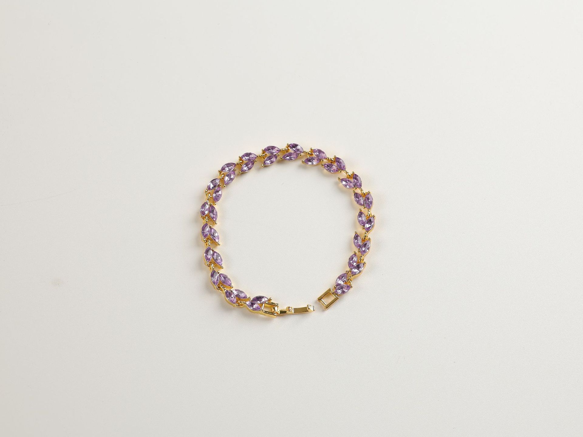 

New diamond-encrusted light luxury atmospheric bracelet, jewelry combination hot-selling fashion high-end bracelet