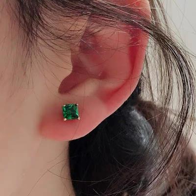 Boucles d'oreilles à quatre griffes en argent sterling S925 pour femmes, petites et simples, boucles d'oreilles en émeraude de luxe légères de haute qualité