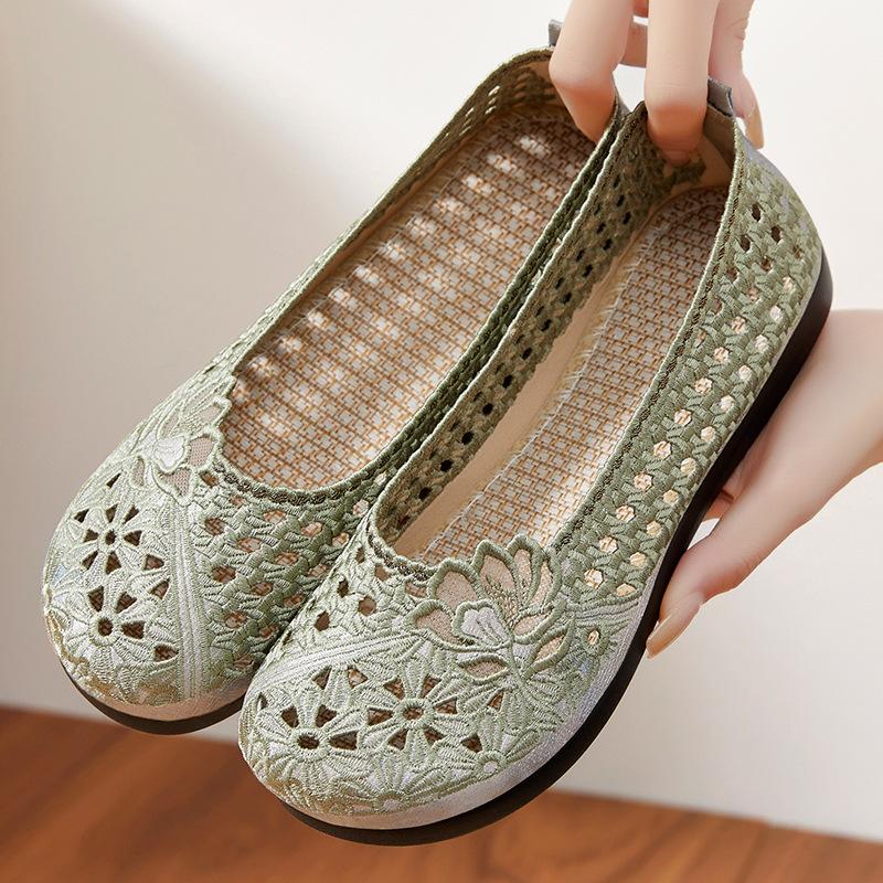 Shoes women's summer old Beijing cloth shoes women's shoes soft soles not tired feet mother shoes shallow mouth breathable one pedal embroidered shoes