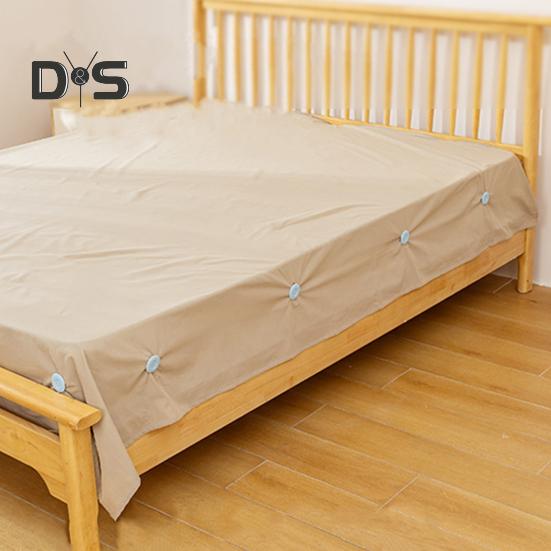 4 vnt. paklodžių laikiklių, užvalkalų sagčių, čiužinio šono paklodžių fiksavimo sagčių, laikančių paklodes tvirtai ir įtemptai visų čiužinių dydžiams