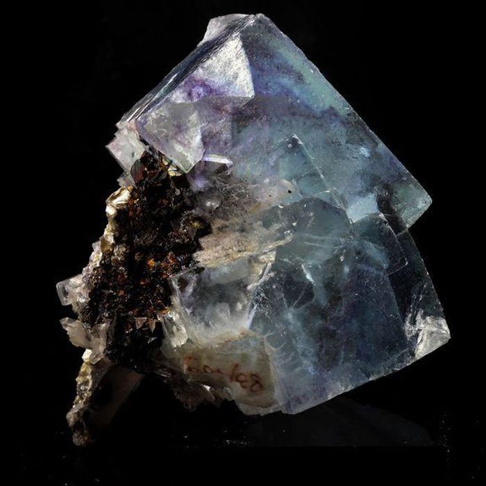 Pierres et Minéraux. Fluorite + Quartz. 2034.0 ct. Taolin Mine, Linxiang, Hunan, Chine.