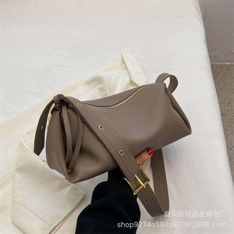 

French niche fashion versatile small bag women s 2025 new autumn and winter retro soft-faced underarm bag foreign-style messenger bag сірий колір