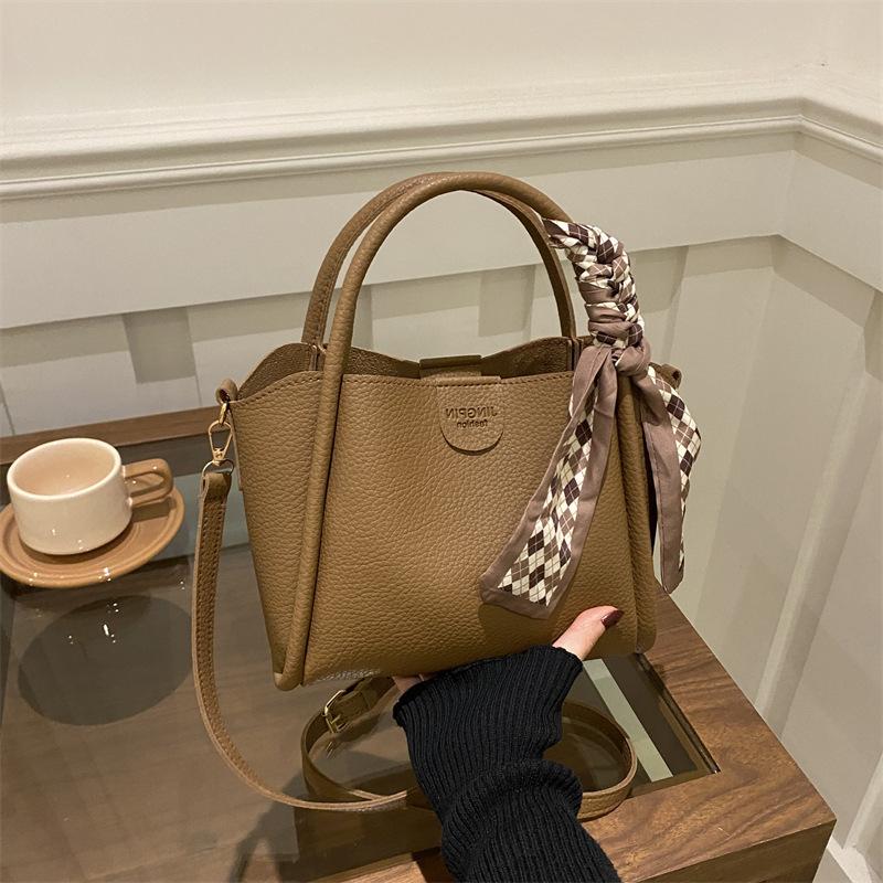 Winter New Women's Bag 2026 High-end Fashi Bucket Bag Handbag New Commuting Versatile Basket Bag