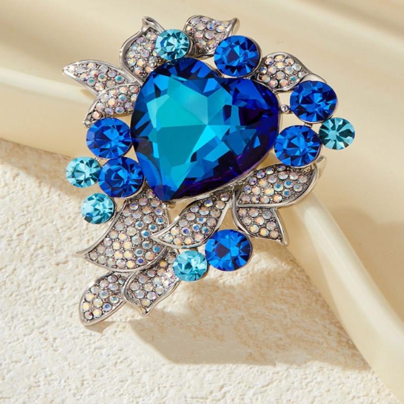 Exaggerated Luxury Full Crystal Heart Brooch Pin For Women Men Fashion Exquisite Rhinestone Badges Jewelry Accessories Gifts