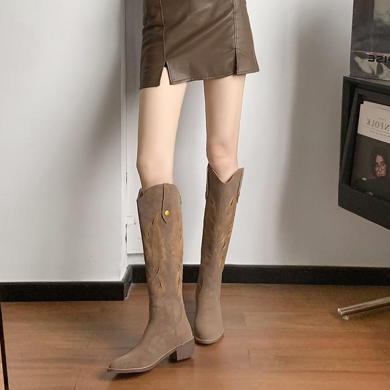

Vintage embroidered long tube western cowboy boots women s 2025 autumn and winter new knight boots Maillard wind pointed thick heel 34 хаки