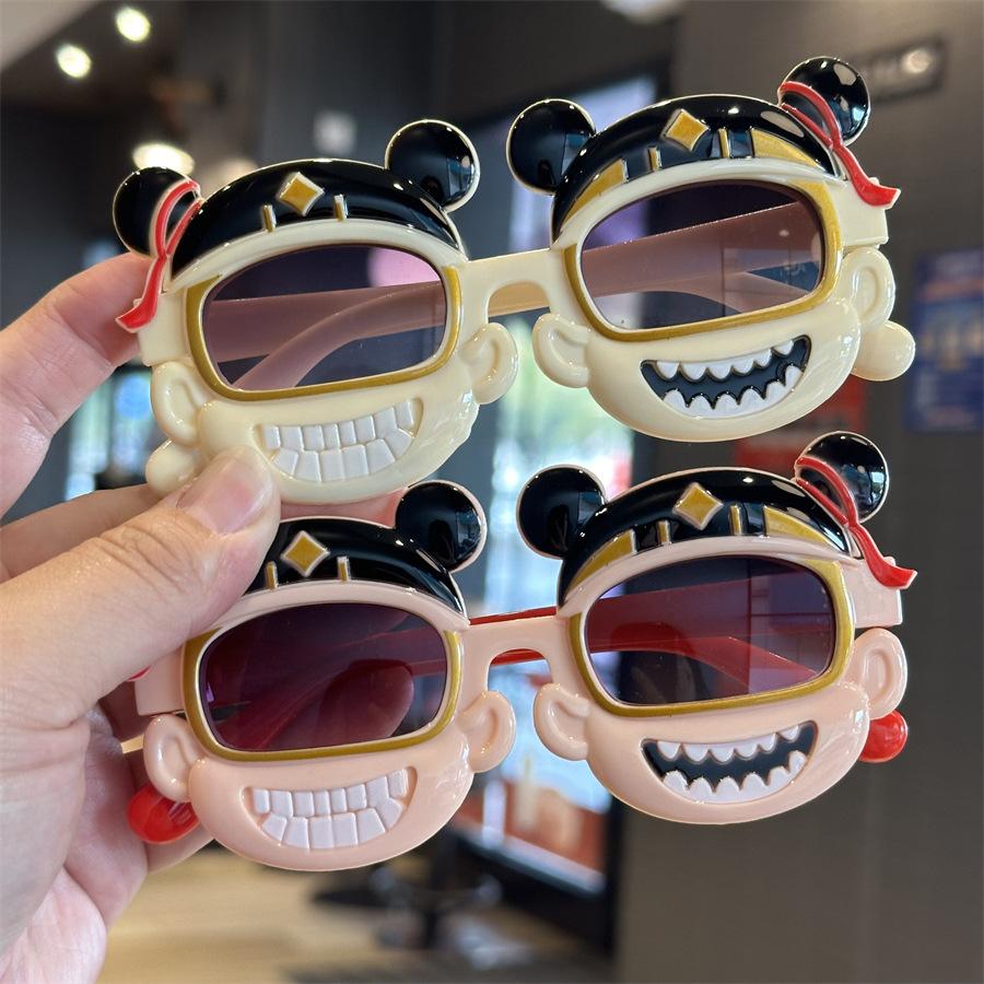 New cartoon-style children's sunglasses, cute baby sunglasses with UV protection, for boys and girls, perfect for taking stylish photos in a Chinese