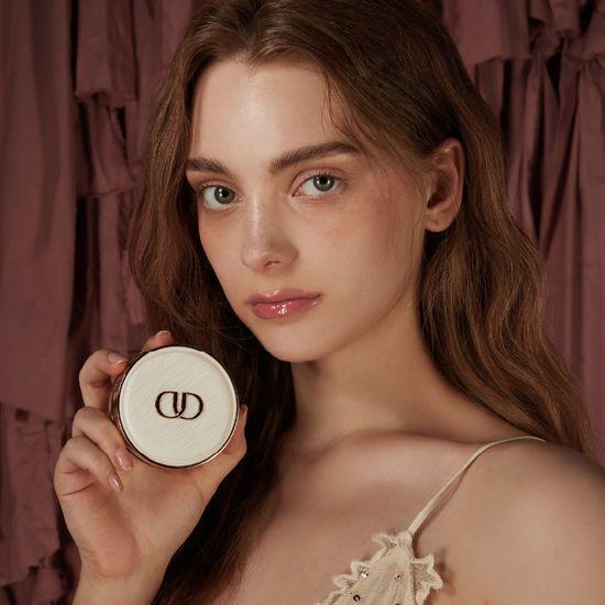 Chere Jeanne Fond De Tang Lumiere Doré Cushion 14g