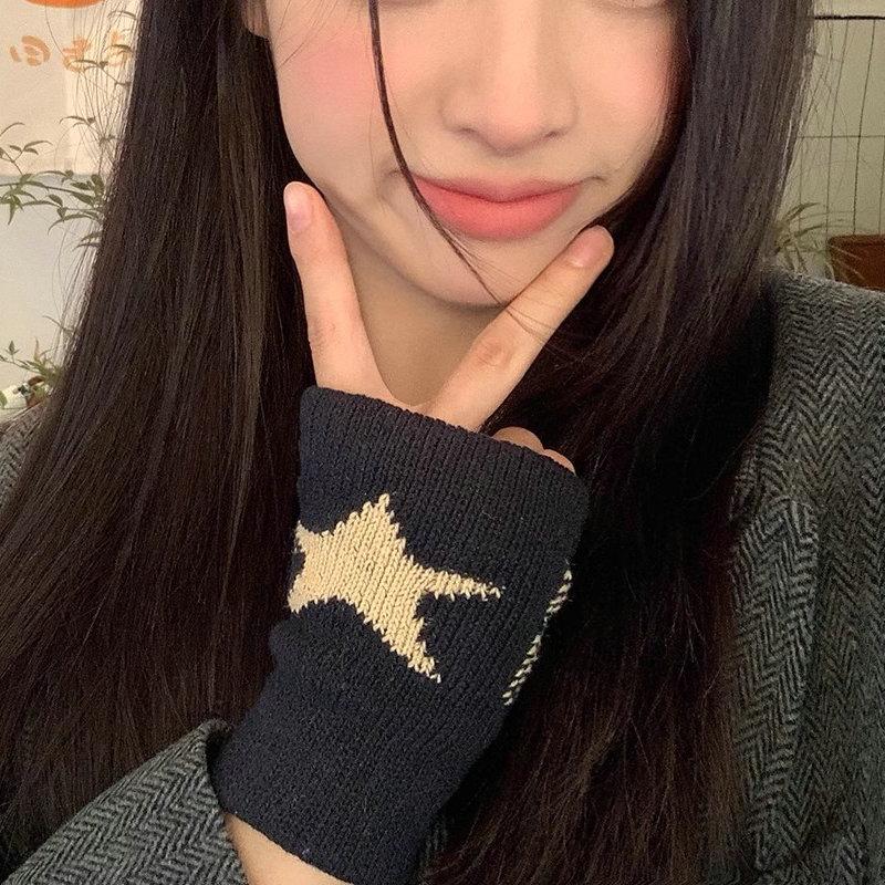 Korean Y2K Star Knitted Gloves Women Girls Fashion Pentagram Fingerless Gloves Winter Soft Hand Warmer Woolen Half Finger Gloves