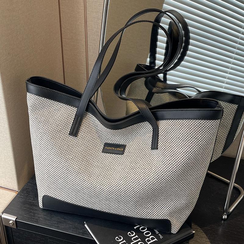 

Холщовая сумка женская сумка-тоут большой вместимости весна-лето 2024 новая универсальная сумка из ткани на одно плечо класс пригородная сумка чёрный