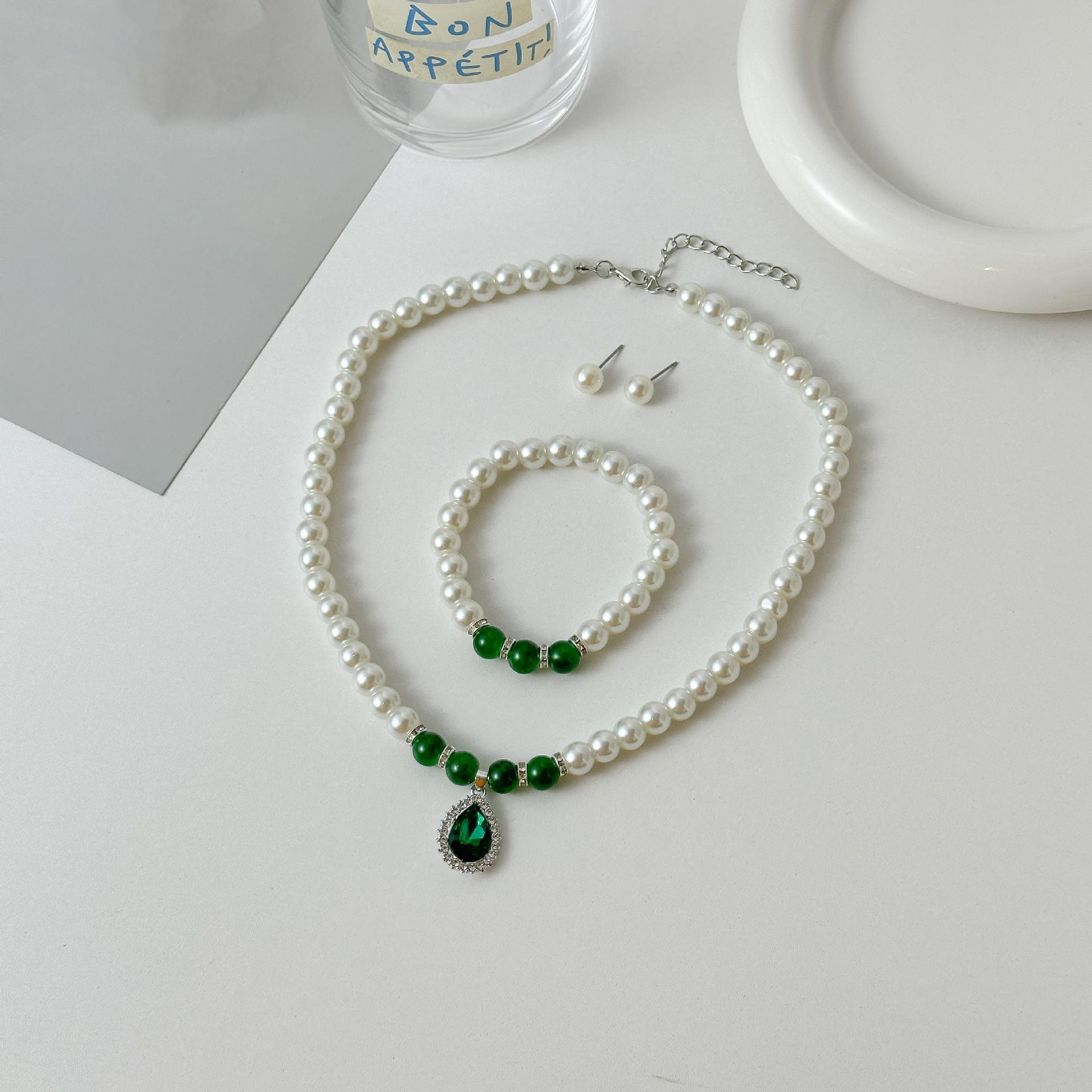 

Imitation Pearl Necklace Bracelet Set Pearl Belt Pendant Necklace Three-piece Set for Mom Gift Pearl Set Gift