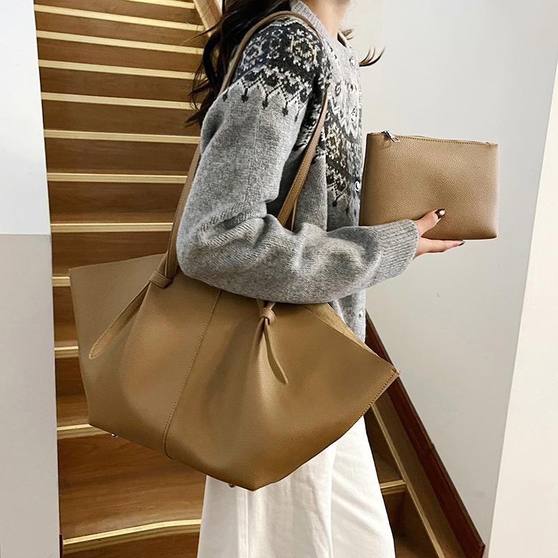 Trendy Tote Hand-held Wing Bag with Large Capacity for Commuting