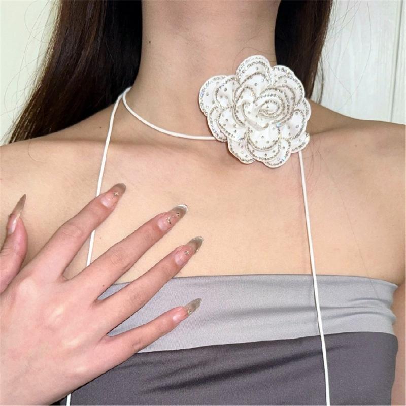 Stylish Pendant Necklace Jewelry Beautiful Necklace with Shimmering Embellishments Flower Decorated Neck Adornment