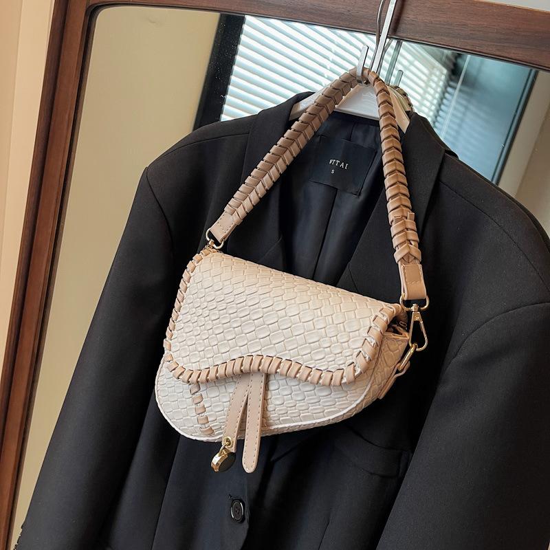 Women's Bag Light Luxury Brand 2025 Autumn New Shoulder Saddle Bag Trendy Fashion Woven Retro Women's Bag Messenger Bag
