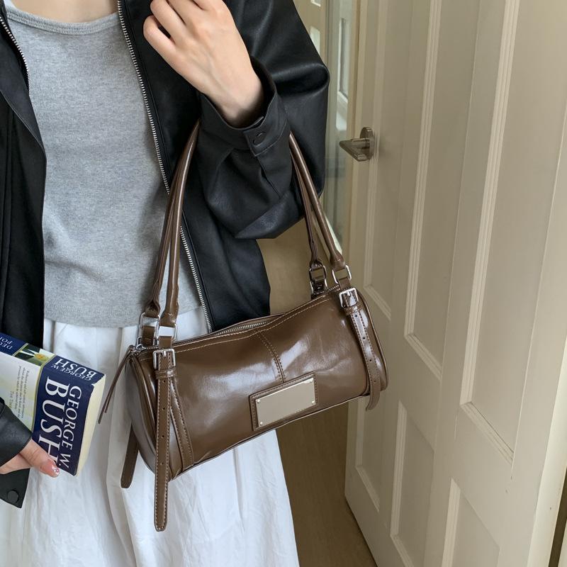 Autumn retro texture underarm bag women's 2025 new simple pillow bag versatile shoulder commuter bag