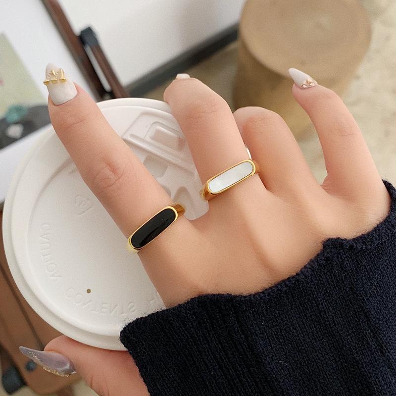 Glossy Shell Titanium Steel Index Finger Ring - Women's Trendy Korean Style with Retro Personality and Mother-of-pearl Design.