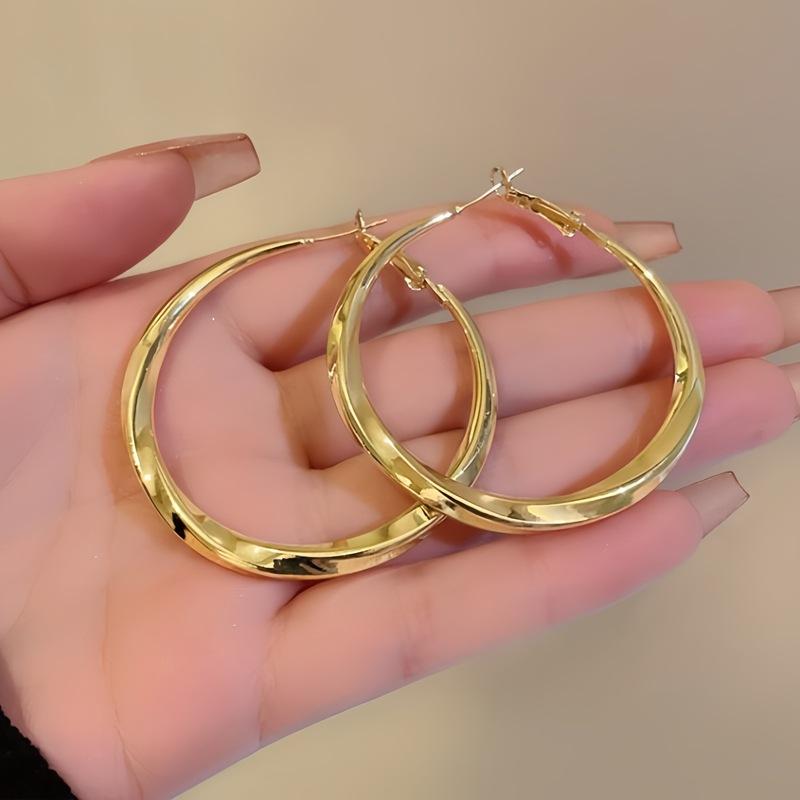Temperament Irregular Twisted Round Earrings Retro Simple Fashion Light Luxury High-End Glossy Exaggerated Earrings