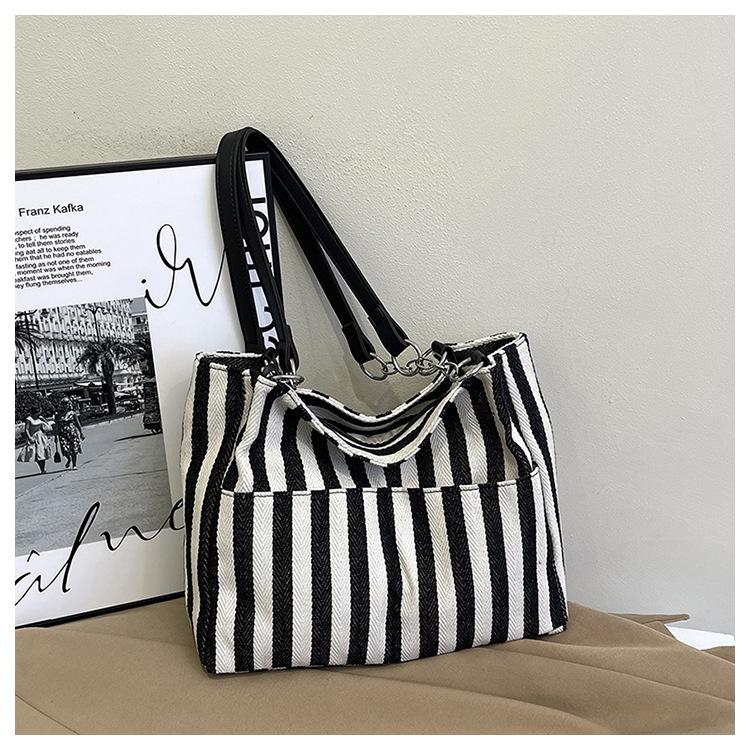 

Large capacity contrasting striped tote bag retro literary and artistic hand-held canvas shoulder bag casual commuter bag чёрный