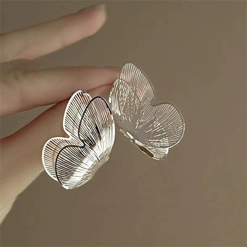 Design Sense Metal Butterfly Wing Earrings Light Luxury High Sense Cold Wind Earrings Retro Fairy Temperament Versatile Earrings