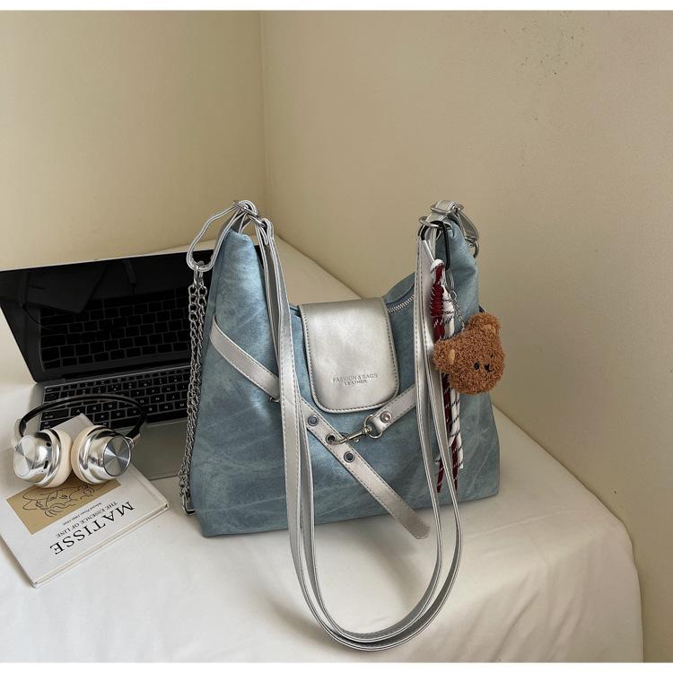 

Autumn and winter large-capacity backpack bag women s 2025 new fashion commuter shoulder bag multi-purpose versatile messenger tote bag