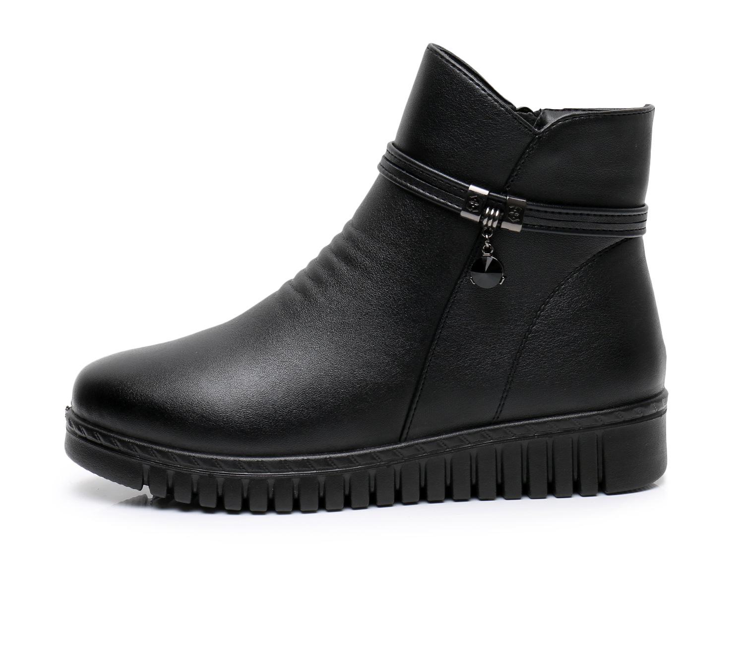 

Женские зимние хлопковые полусапожки на плоской подошве - нескользящие, теплые, большие размеры 41-42 для людей среднего и пожилого возраста 42 чёрный