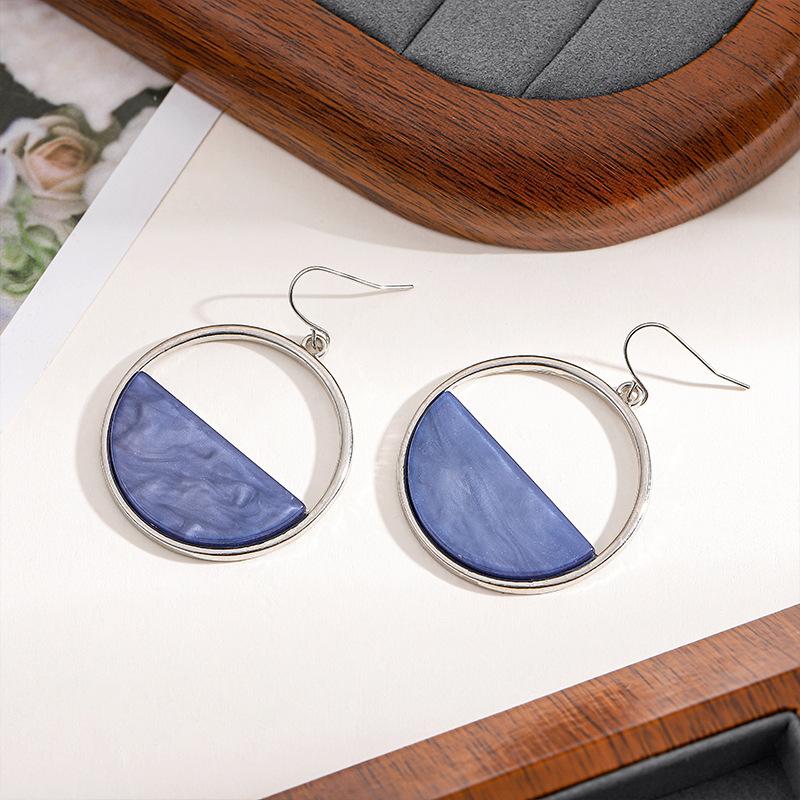 

European and American fashion personality geometric semicircle hollow earrings синий
