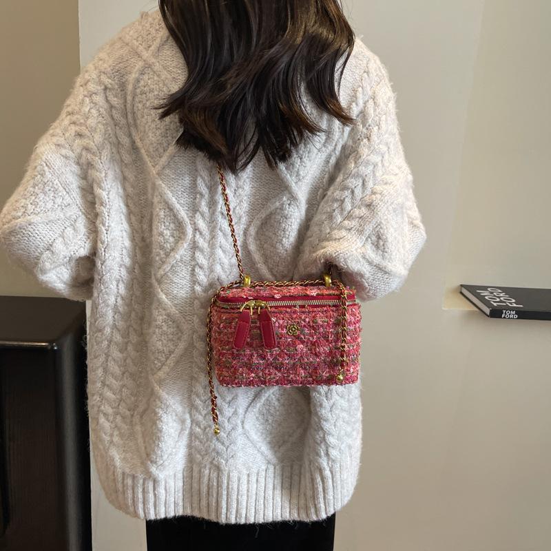 This Year, the Popular Bag Ladies 2025 New Mini Chain Bag Autumn and Winter Woolen Fashion Shoulder Crossbody Bucket Bag