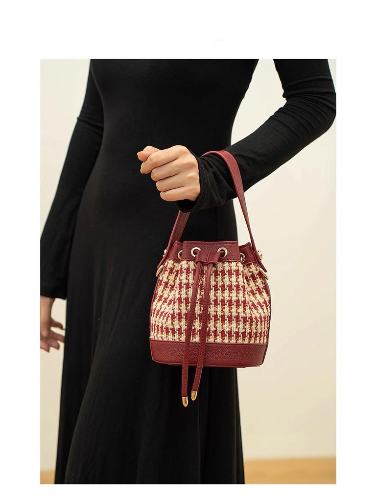 Wedding gift, red bridal bag for women 2025 new trendy thousand bird grid wedding bag, high-end niche bucket handbag