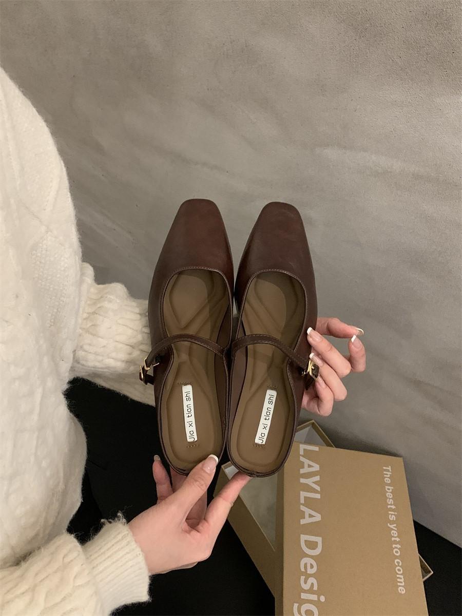 

Coarse heel bag head half slippers light mouth women s shoes spring 2025 new simple and versatile one word with silver cool shoes 40