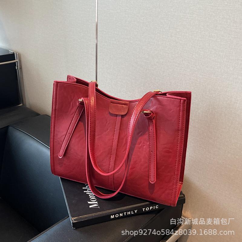 Fashion texture handbag 2025 autumn and winter new trend simple shoulder bag large capacity commuter casual tote bag