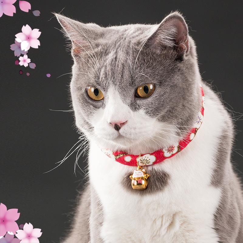 Niedliche Katze im japanischen Stil Mehrfarbig Mehrstil Halsband Katzenglocke Katzenhalsband Selbsteinstellend Haustierbedarf
