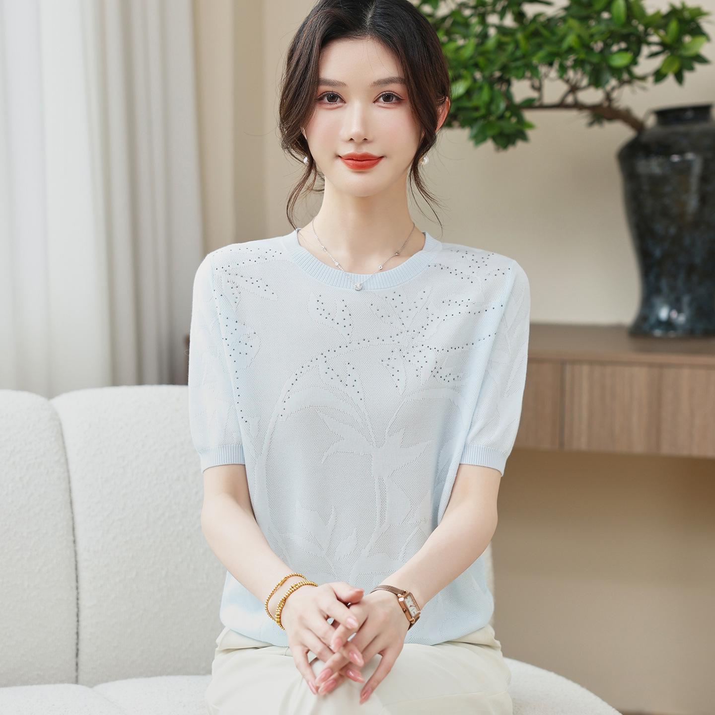 

Mom s 2026 Summer Ice Silk T-Shirt: Stylish & Age-Reducing Short-Sleeve Blouse for Middle-Aged and Elderly Women 5XL (Recommended 75-82.5 kg) светло-синий